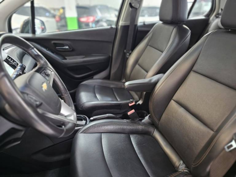 CHEVROLET - TRACKER - 2018/2018 - Preta - R$ 95.900,00